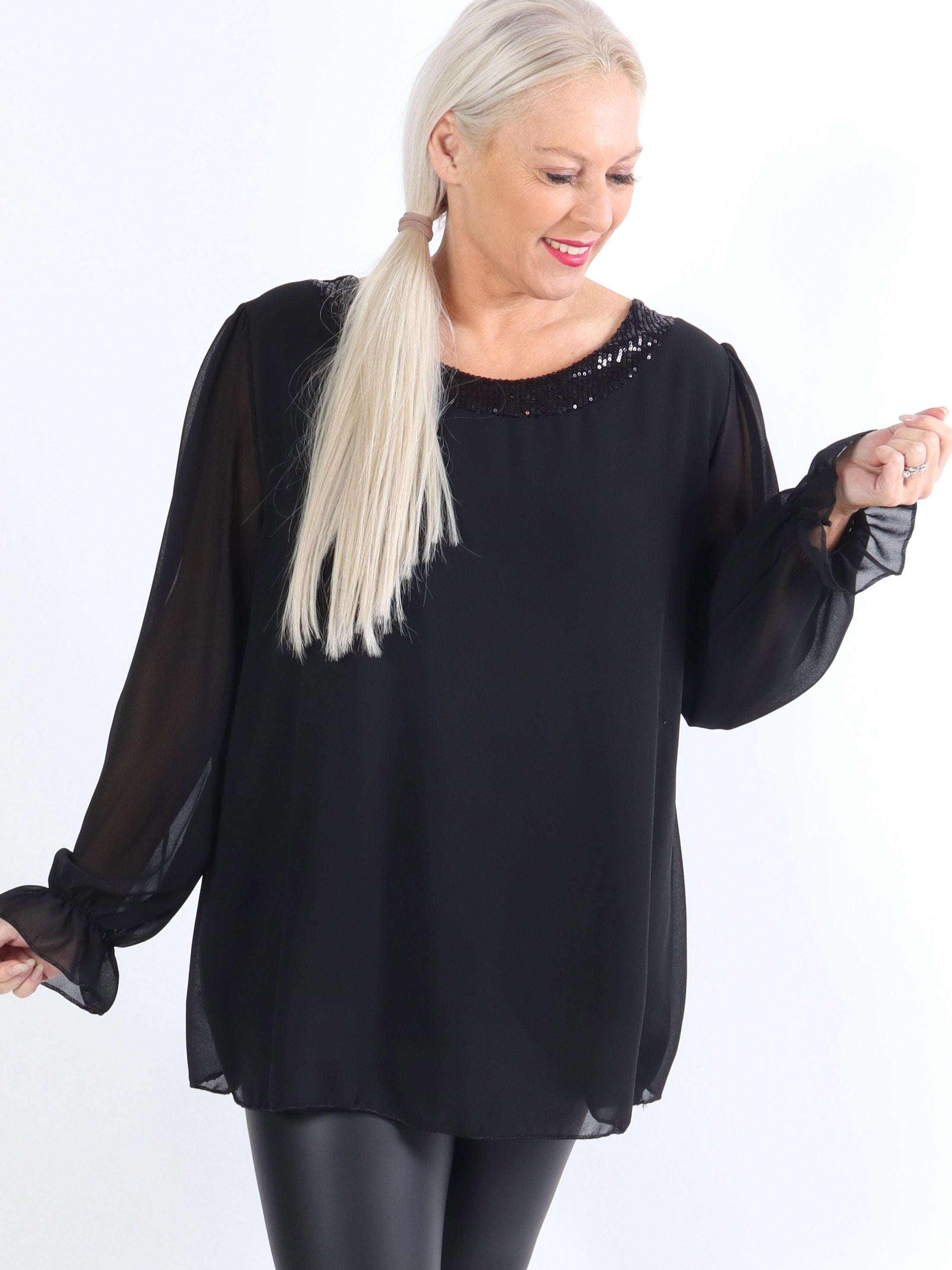 Carnation - Plus size tunika i chiffong med paljetter - Black